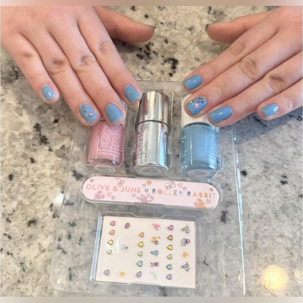 Roller Rabbit x Olive & June Getaway Mini Mani Set - Picture 10 of 10